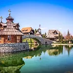Ethno Village Stanisici 비옐리나
