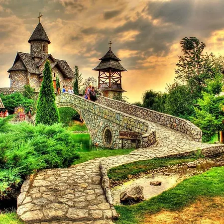 Ethno Village Stanisici ビイェリナ