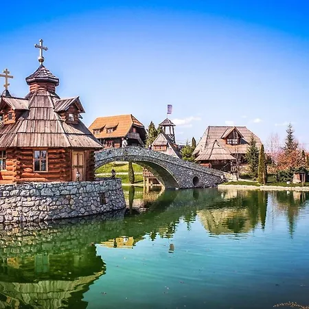 Ethno Village Stanisici ビイェリナ