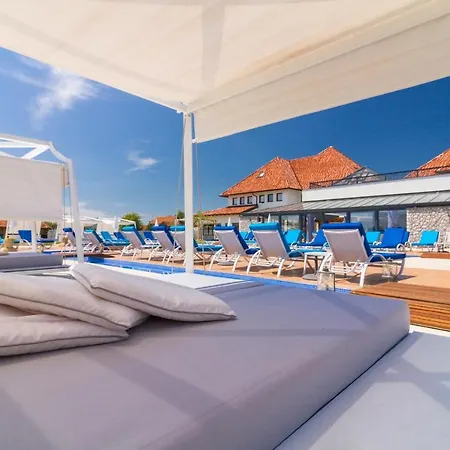 Ethno Village Stanisici ホテル ビイェリナ