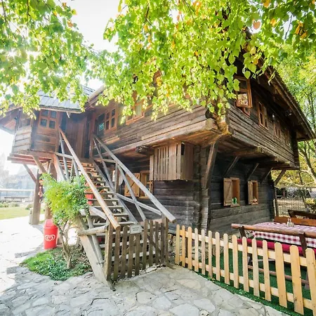 리조트 Ethno Village Stanisici 2*